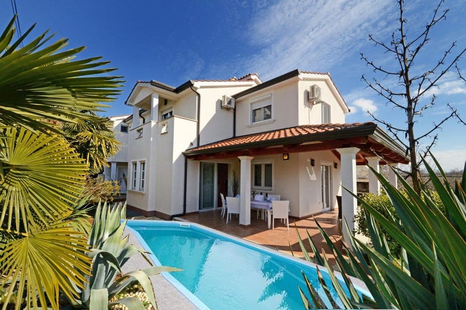 Balcony/Terrace, Beach, Swimming pool