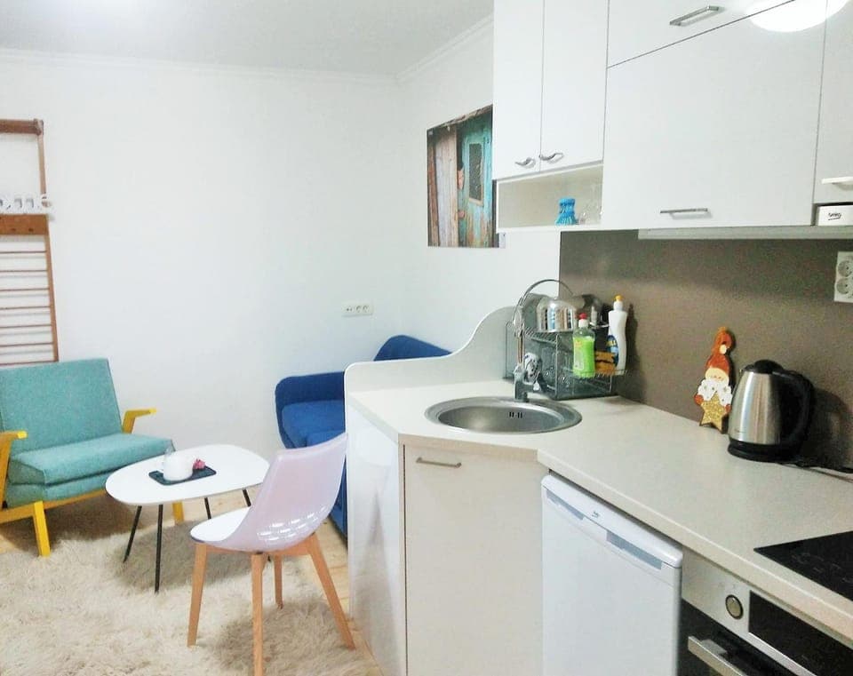 Kitchen or kitchenette, Seating area
