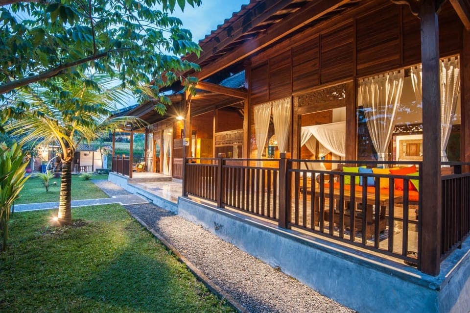 Property building, Garden, View (from property/room), Garden view