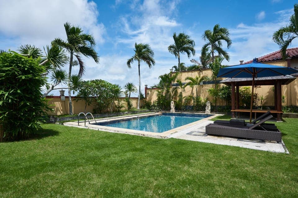 Property building, Patio, Spring, Day, Garden, View (from property/room), View (from property/room), Garden view, Pool view, Street view, Swimming pool, Swimming pool, Sunrise, Quiet street view, Inner courtyard view, sunbed