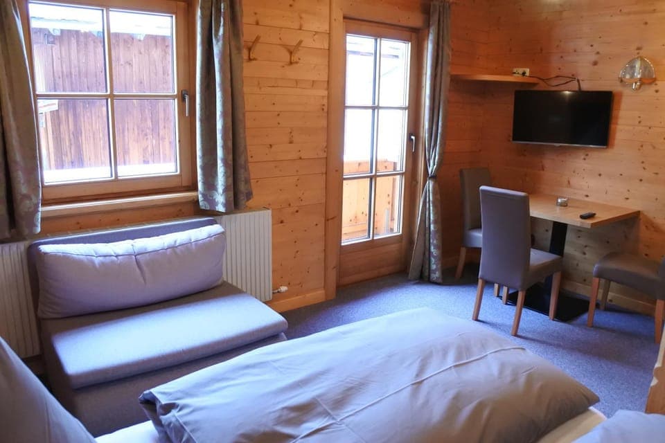 Bed, TV and multimedia, Photo of the whole room, Seating area