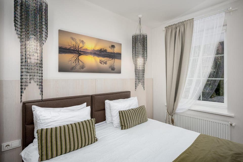 Shower, Toilet, Staff, Bed, Sauna, TV and multimedia, Coffee/tea facilities, Kitchen or kitchenette, Lobby or reception, Photo of the whole room, Decorative detail, Seating area, Bedroom, Supermarket/grocery shop, Quiet street view, Parking, flat iron, furniture, hair dryier, heating, heating, internet, microwave, oven, pet friendly, pet friendly, room service, stove, towels, wardrobe, washing machine, air conditioner