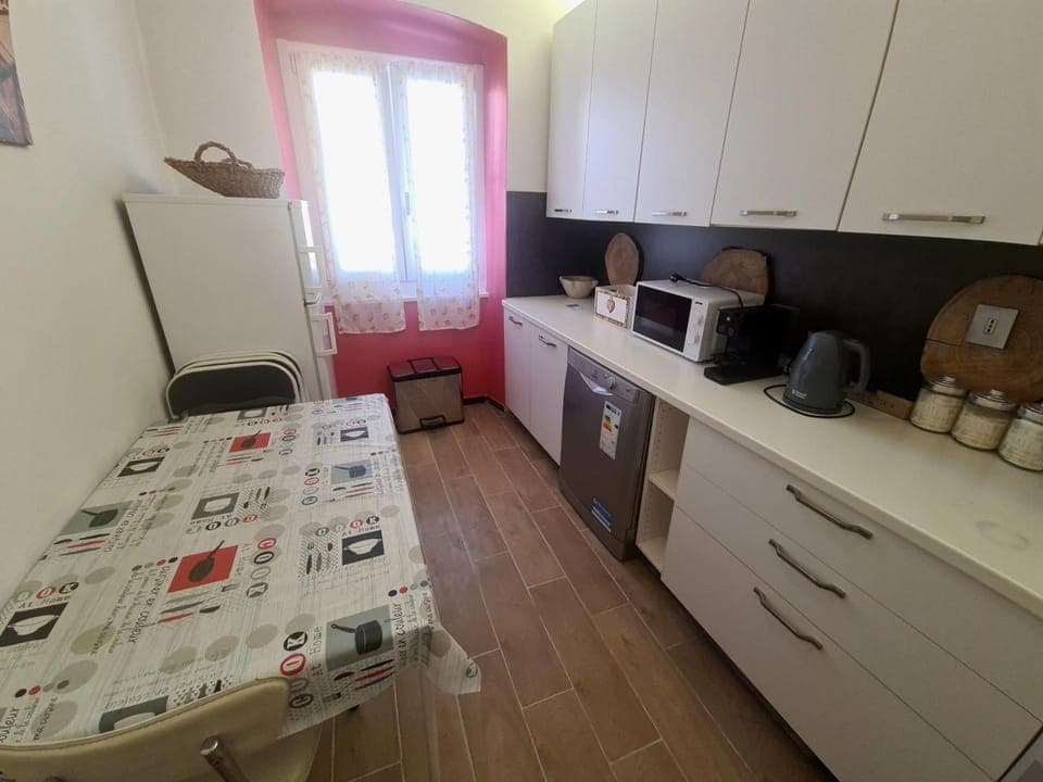 Kitchen or kitchenette, Dining area, minibar, pet friendly, stove
