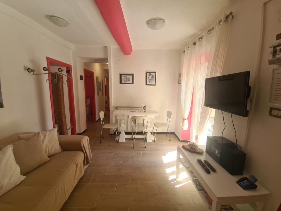 TV and multimedia, Living room, Seating area, Evening entertainment