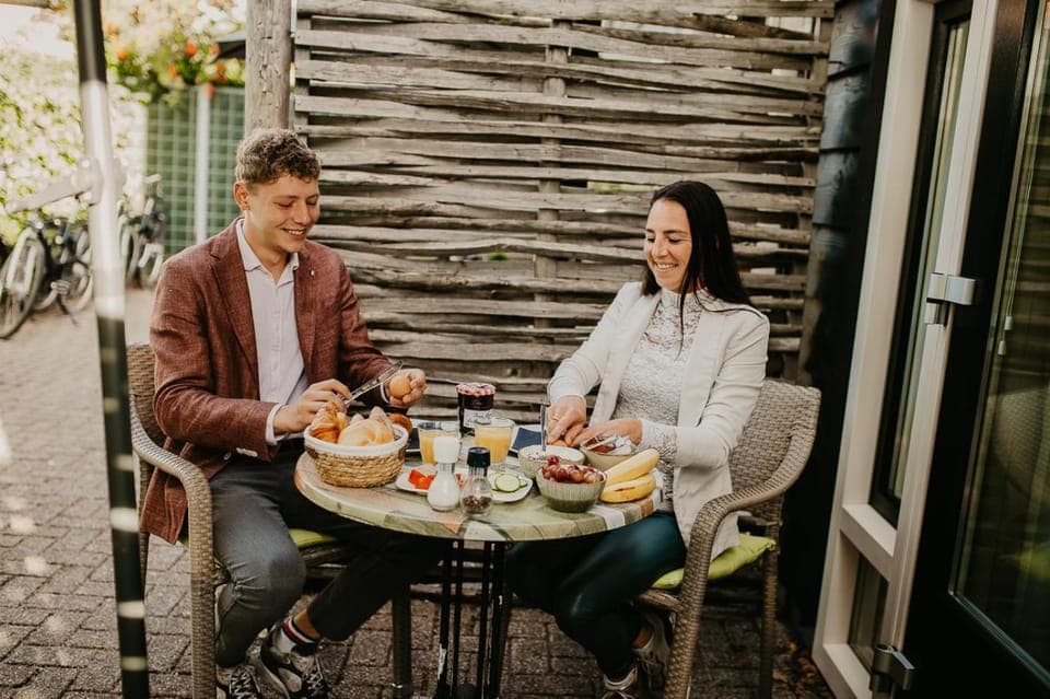 People, Food and drinks, Food, Guests, Breakfast, Lunch