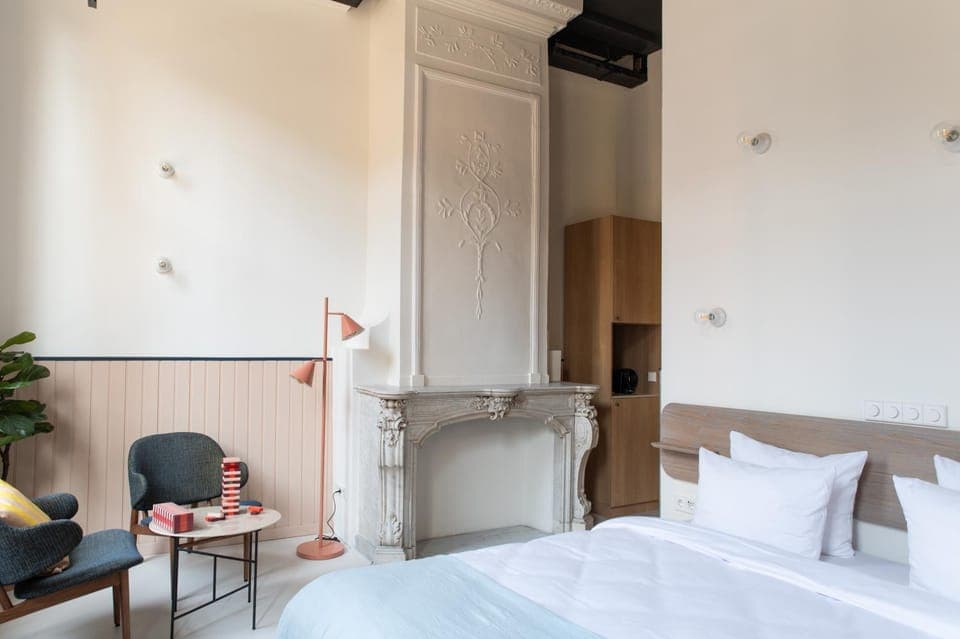 Bed, Seating area, Bedroom