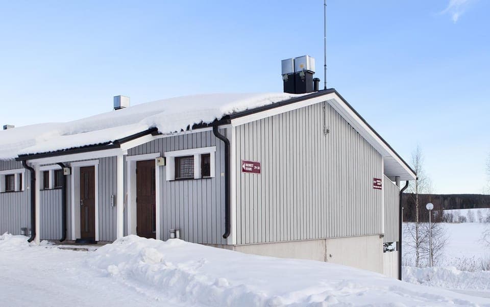Property building, Facade/entrance, Winter