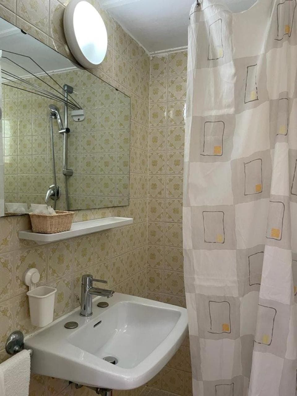 Shower, Bathroom, towels