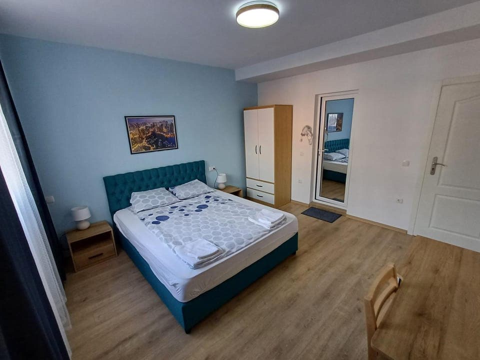 Photo of the whole room, Bedroom