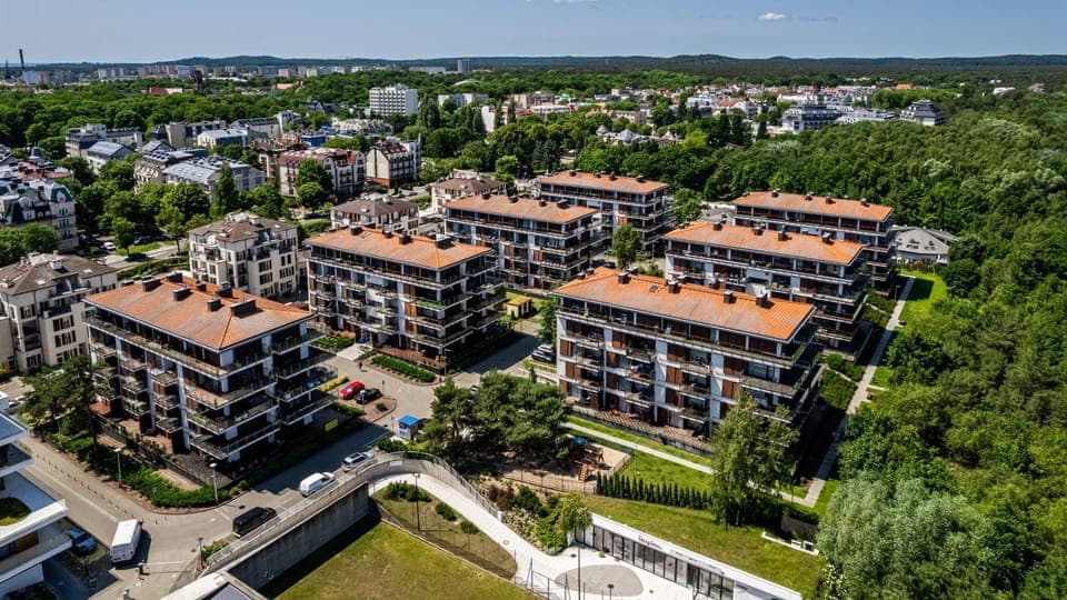 Property building, Neighbourhood