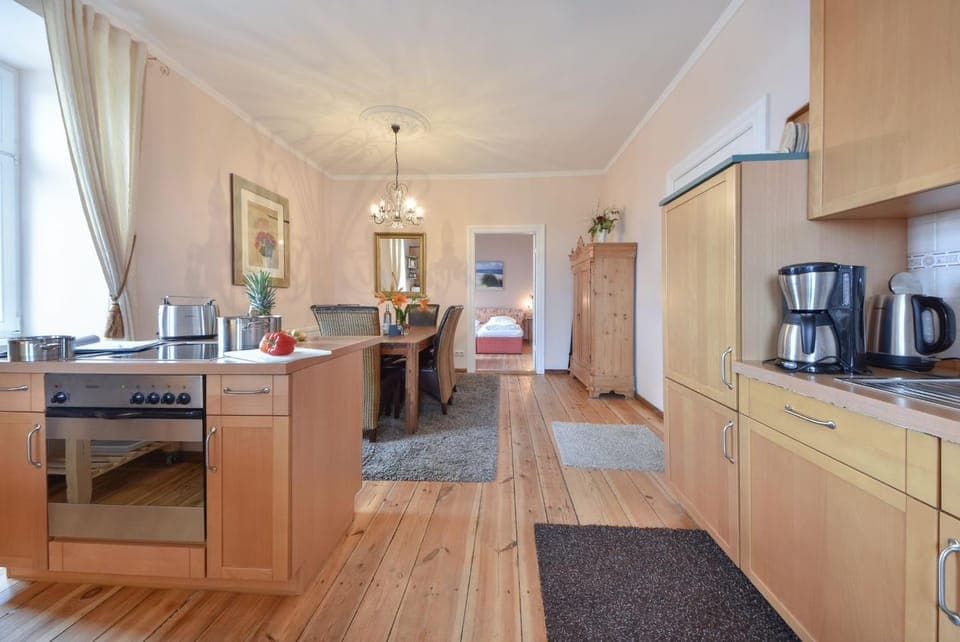 Kitchen or kitchenette, Dining area, pet friendly, stove, toaster