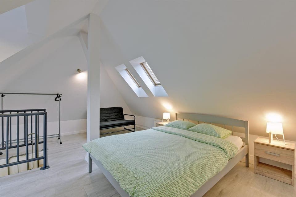 Bed, Photo of the whole room