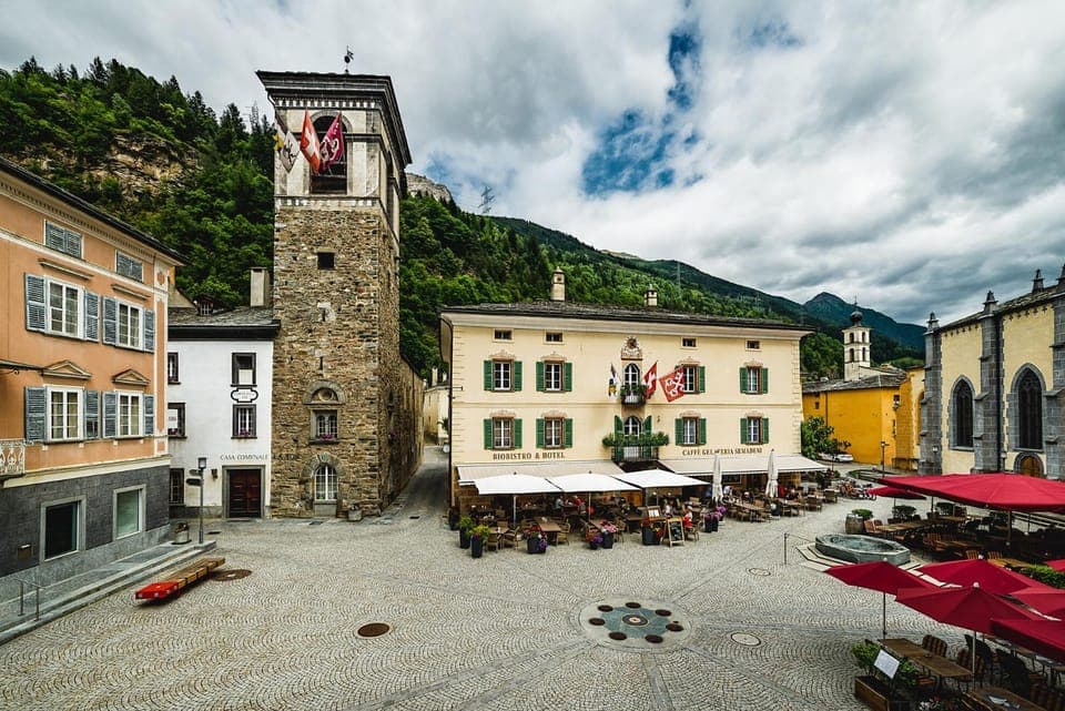 Nearby landmark, Restaurant/places to eat, Spring, Day, Property logo or sign, Natural landscape, Minigolf, Skiing, Skiing, Hiking, Hiking, Cycling, Cycling, City view, Landmark view, Mountain view, Swimming pool, Sports, Sports, Entertainment, Quiet street view