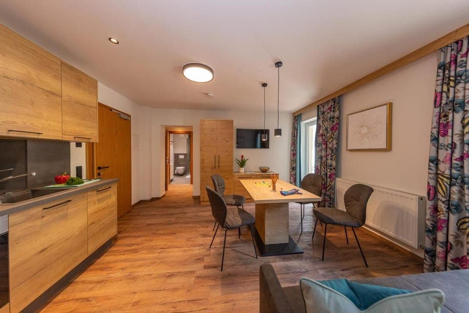 Living room, Seating area, Dining area