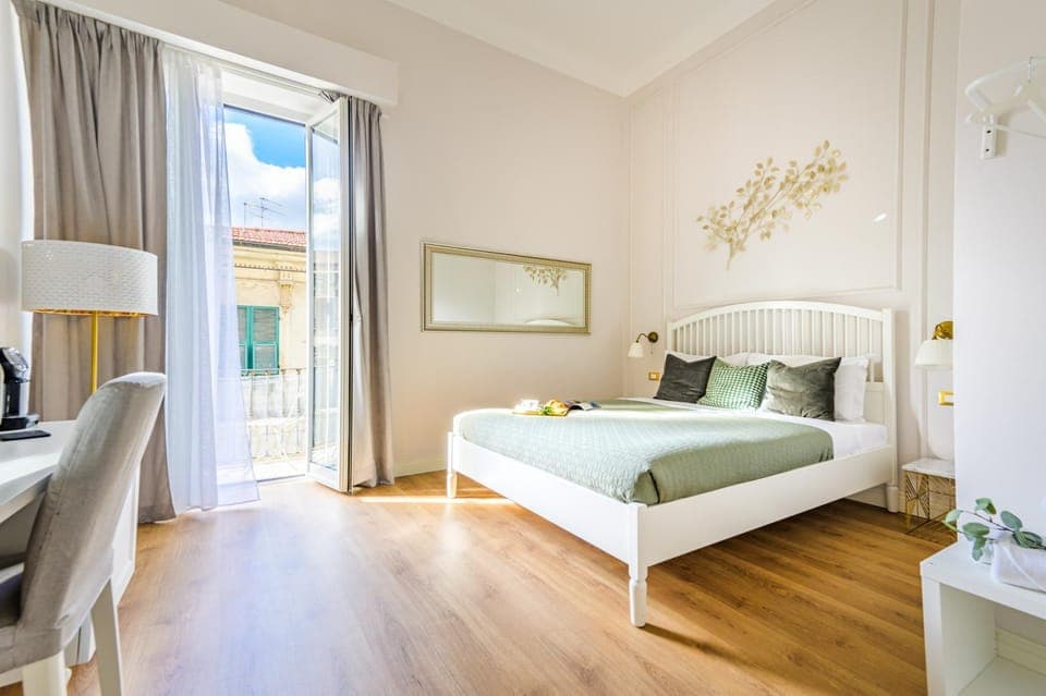 Bed, Balcony/Terrace, Photo of the whole room, Bedroom