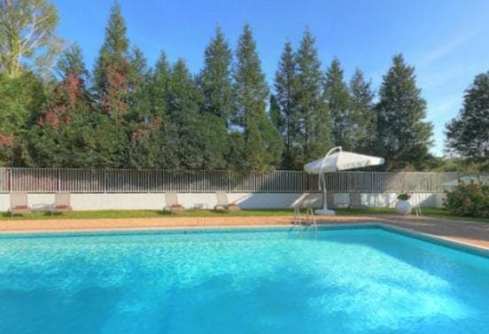 Swimming pool, Swimming pool