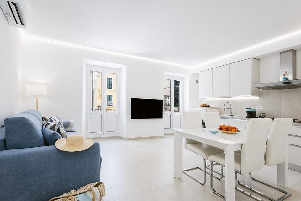 Kitchen or kitchenette, Living room, Dining area