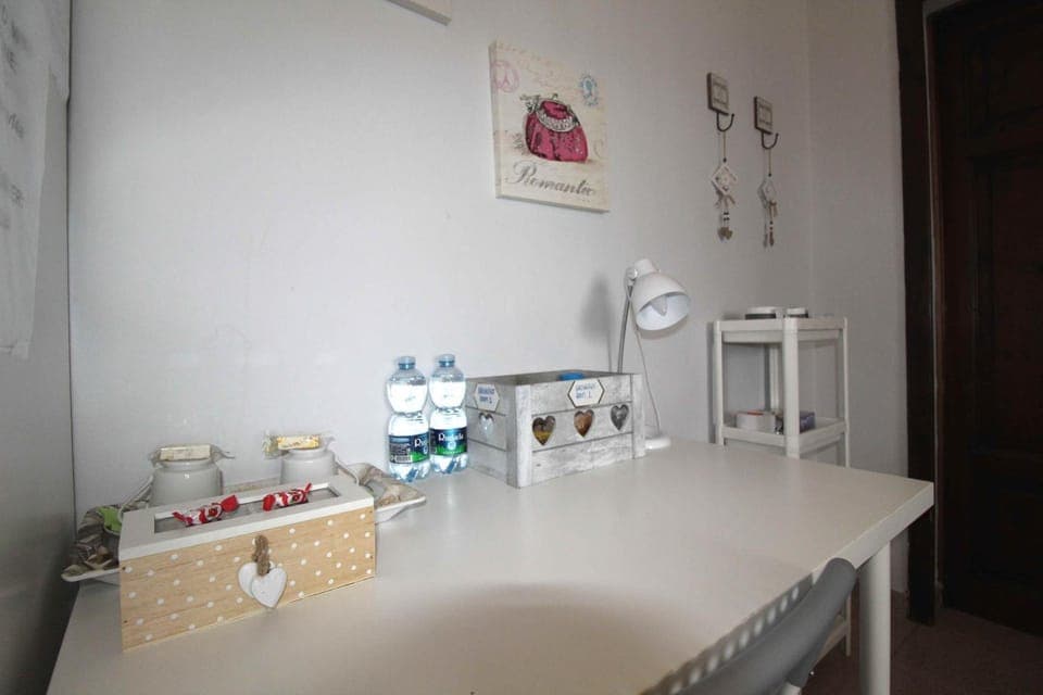 Coffee/tea facilities, Decorative detail