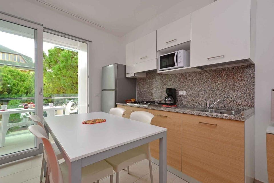 Coffee/tea facilities, Dining area