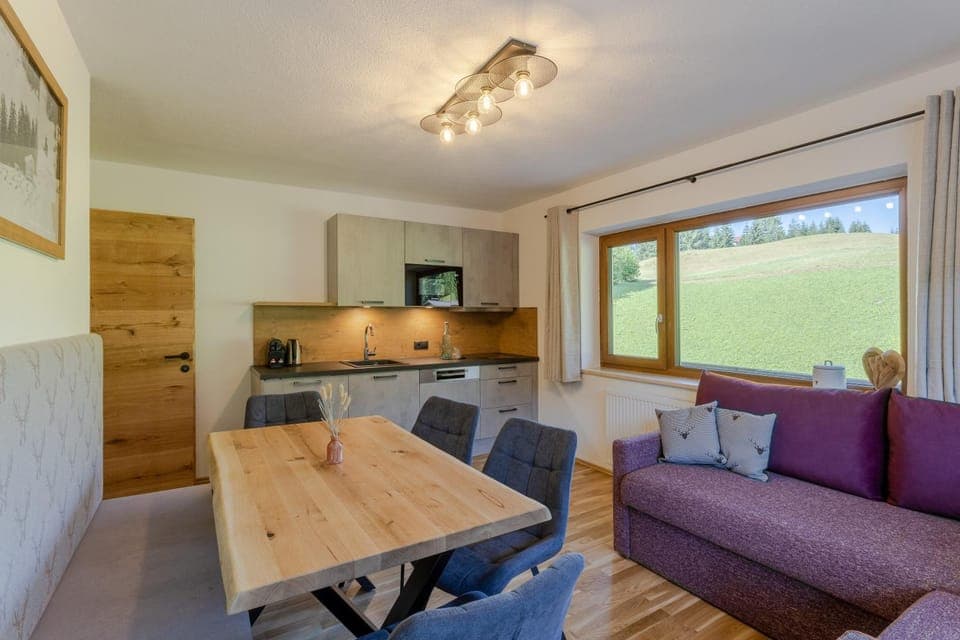 Kitchen or kitchenette, Living room, Seating area, Dining area