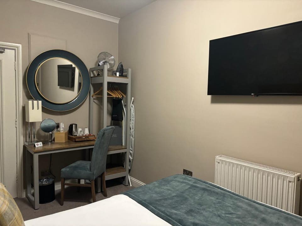 Bed, Coffee/tea facilities, Bedroom, wardrobe