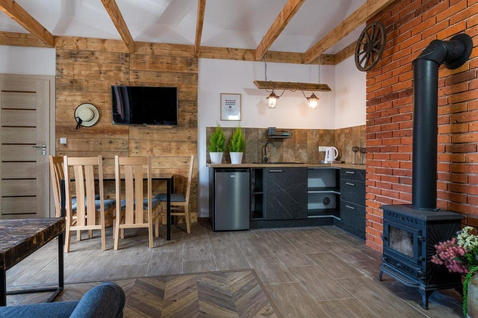 TV and multimedia, Coffee/tea facilities, Kitchen or kitchenette, Seating area, Dining area, pet friendly, stove