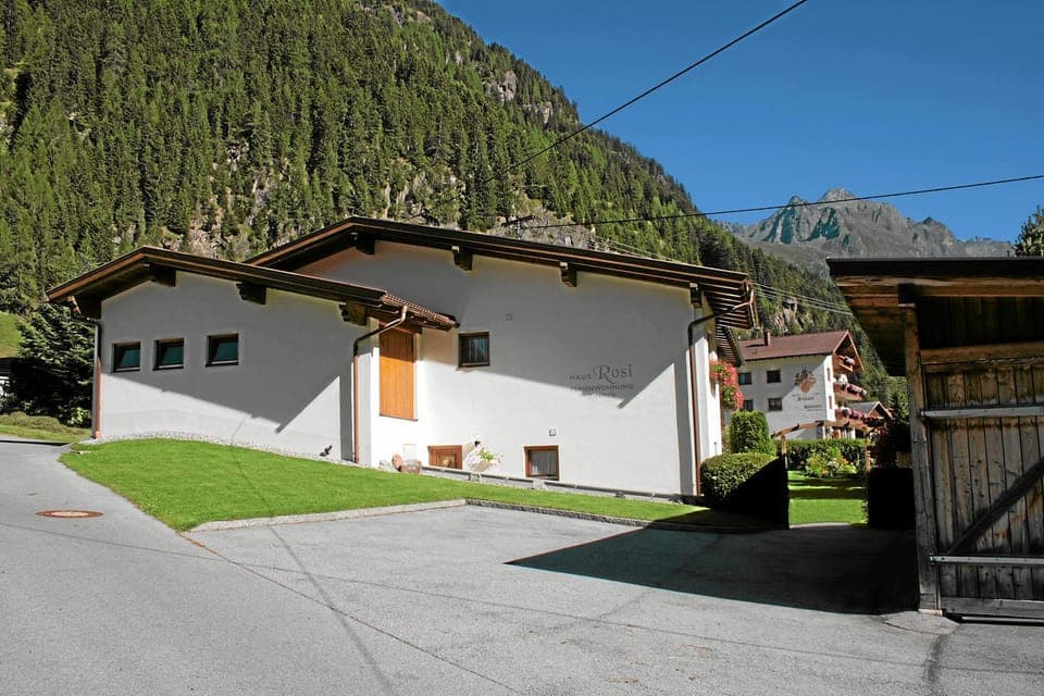 Property building, Day, Summer, Garden, View (from property/room), On site, Area and facilities