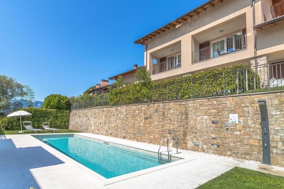 Property building, Facade/entrance, Day, Pool view, Swimming pool, sunbed