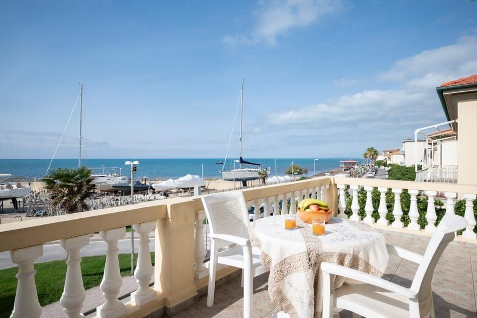 Natural landscape, View (from property/room), Balcony/Terrace, Beach, Sea view
