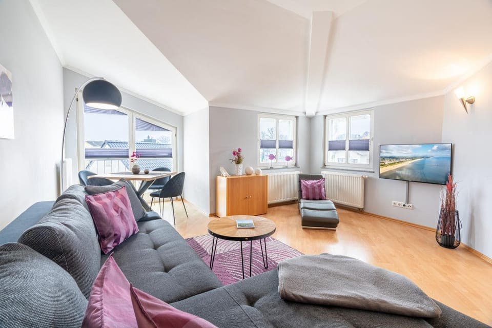 TV and multimedia, Living room, Dining area