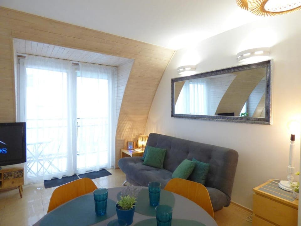 Communal lounge/ TV room, TV and multimedia, Living room, Seating area, Evening entertainment