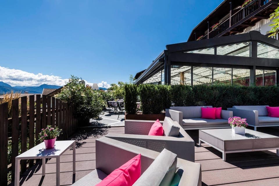 Lounge or bar, City view, Garden view, Mountain view