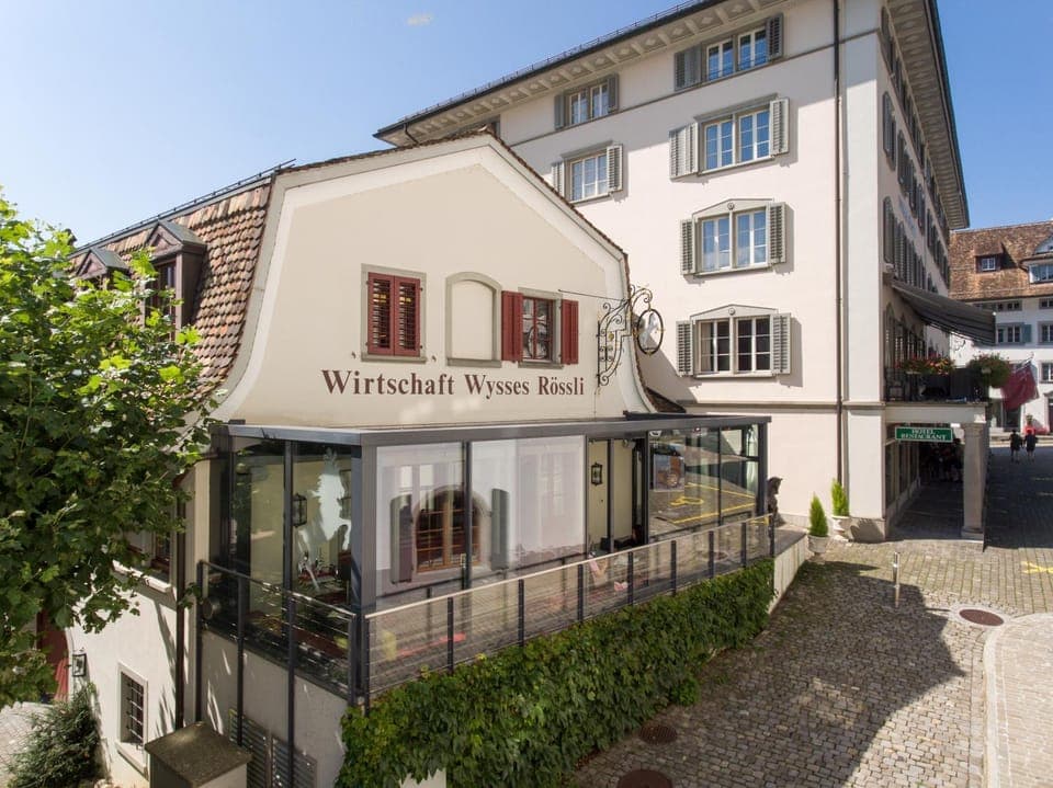 Property building, Restaurant/places to eat