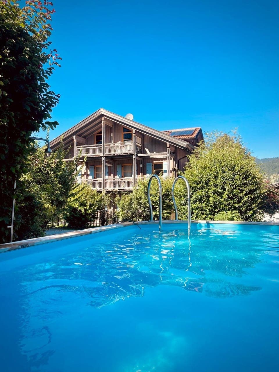 Property building, Garden, Swimming pool