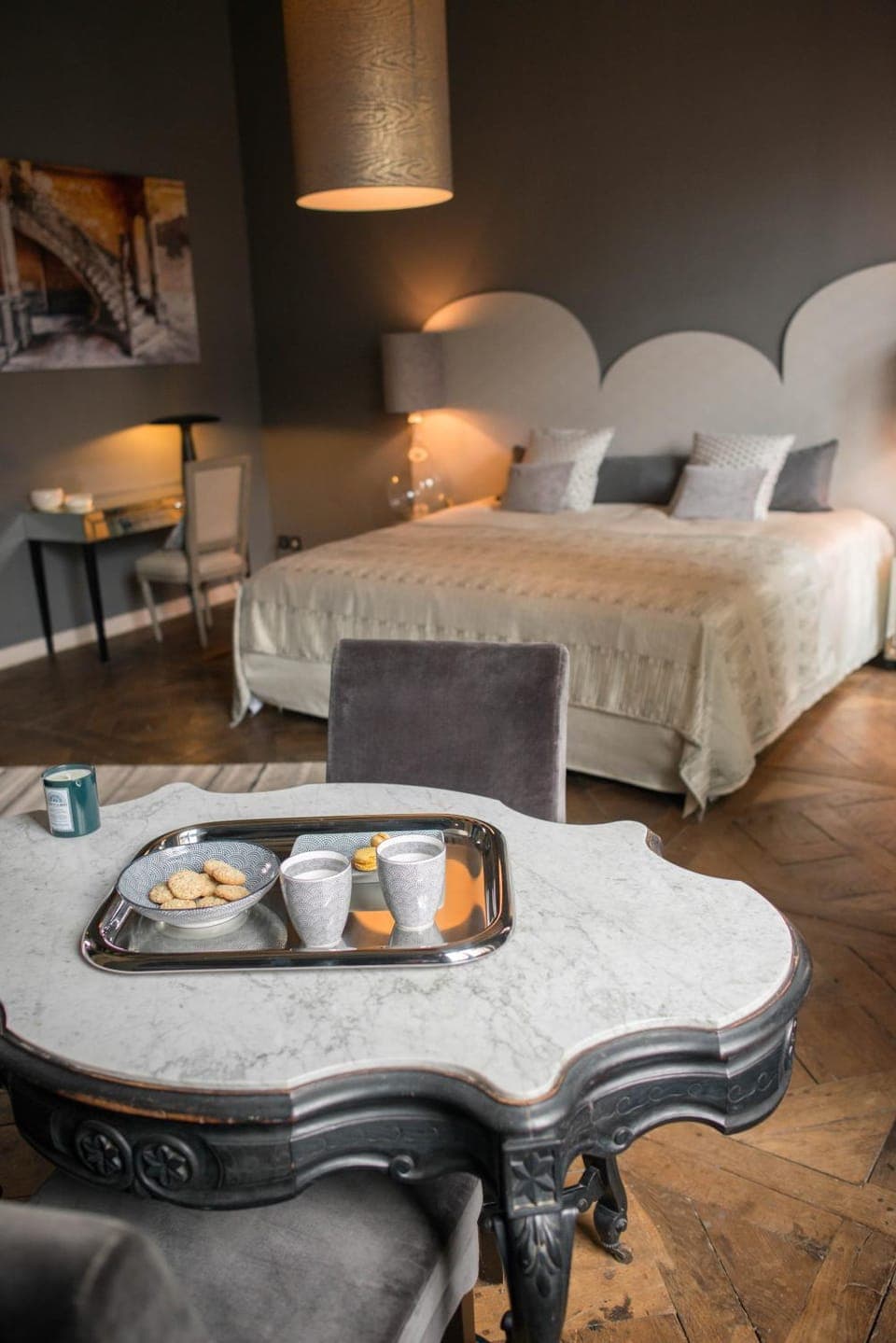 Toilet, Bathroom, TV and multimedia, Balcony/Terrace, Photo of the whole room, Decorative detail, Bedroom, Street view