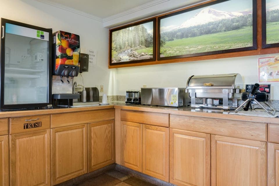 Restaurant/places to eat, Continental breakfast