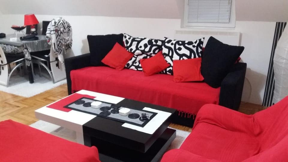 Bed, Living room, Seating area, Garden view, Street view, Family