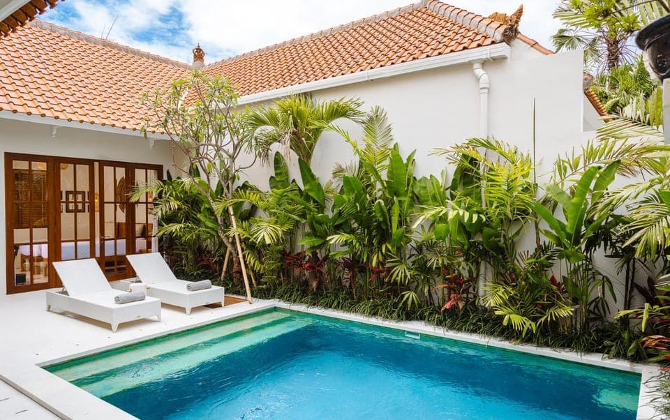 Property building, Garden, Swimming pool, sunbed