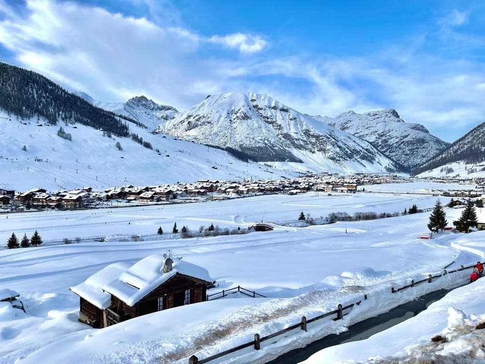 Nearby landmark, Day, Natural landscape, Winter, Mountain view