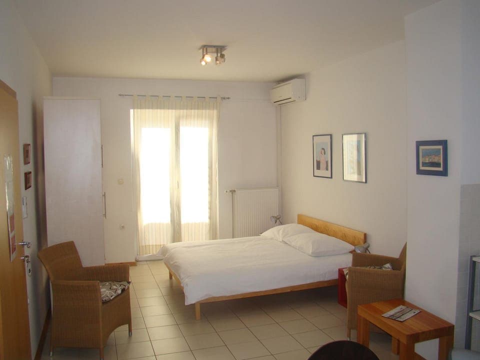 Bed, Living room, Photo of the whole room