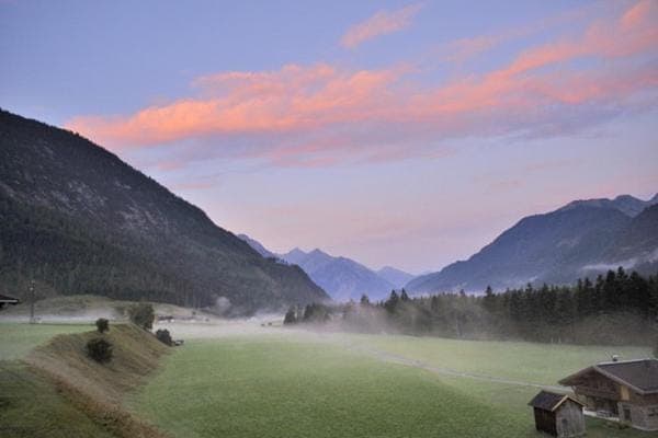 Neighbourhood, Natural landscape