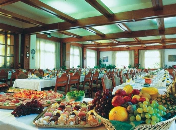 Restaurant/places to eat, Food and drinks