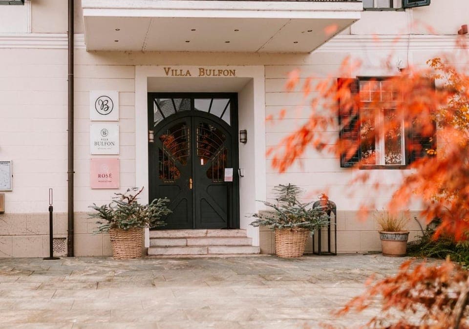 Facade/entrance, Winter, Autumn