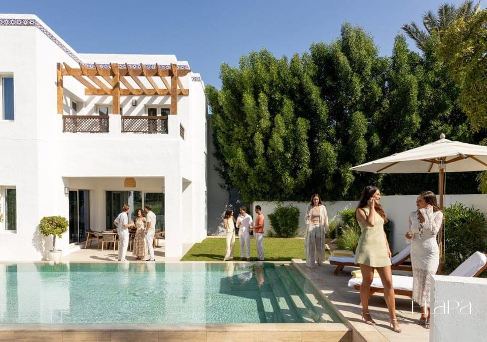 Property building, Guests, Pool view, Swimming pool, group of guests, sunbed