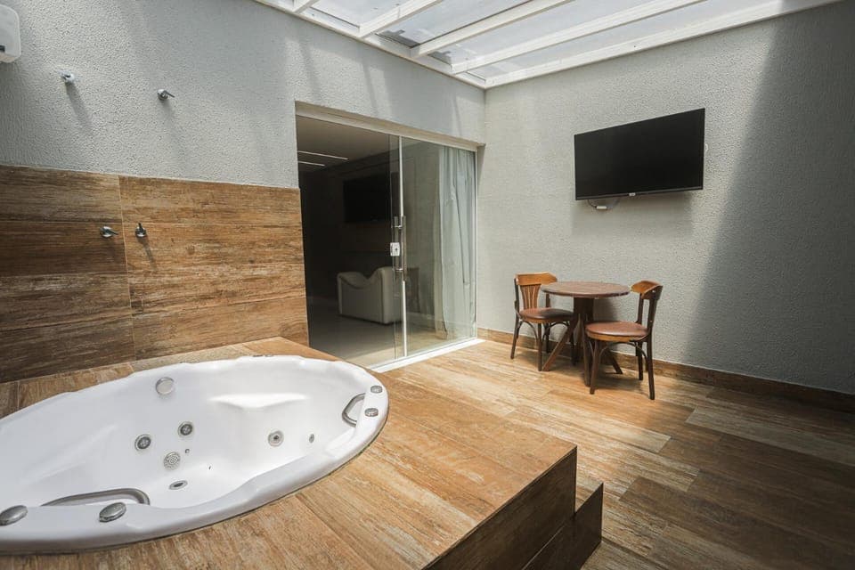 Hot Tub, Bathroom, TV and multimedia, Seating area, Dining area, Bath
