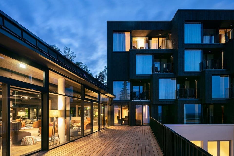 Property building, Restaurant/places to eat, Facade/entrance, Spring, Winter, Summer, Balcony/Terrace, Lounge or bar, Autumn