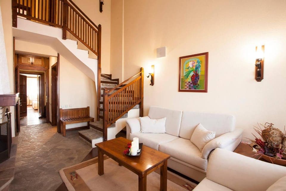 Winter, Living room, Decorative detail, Seating area, furniture, internet, internet