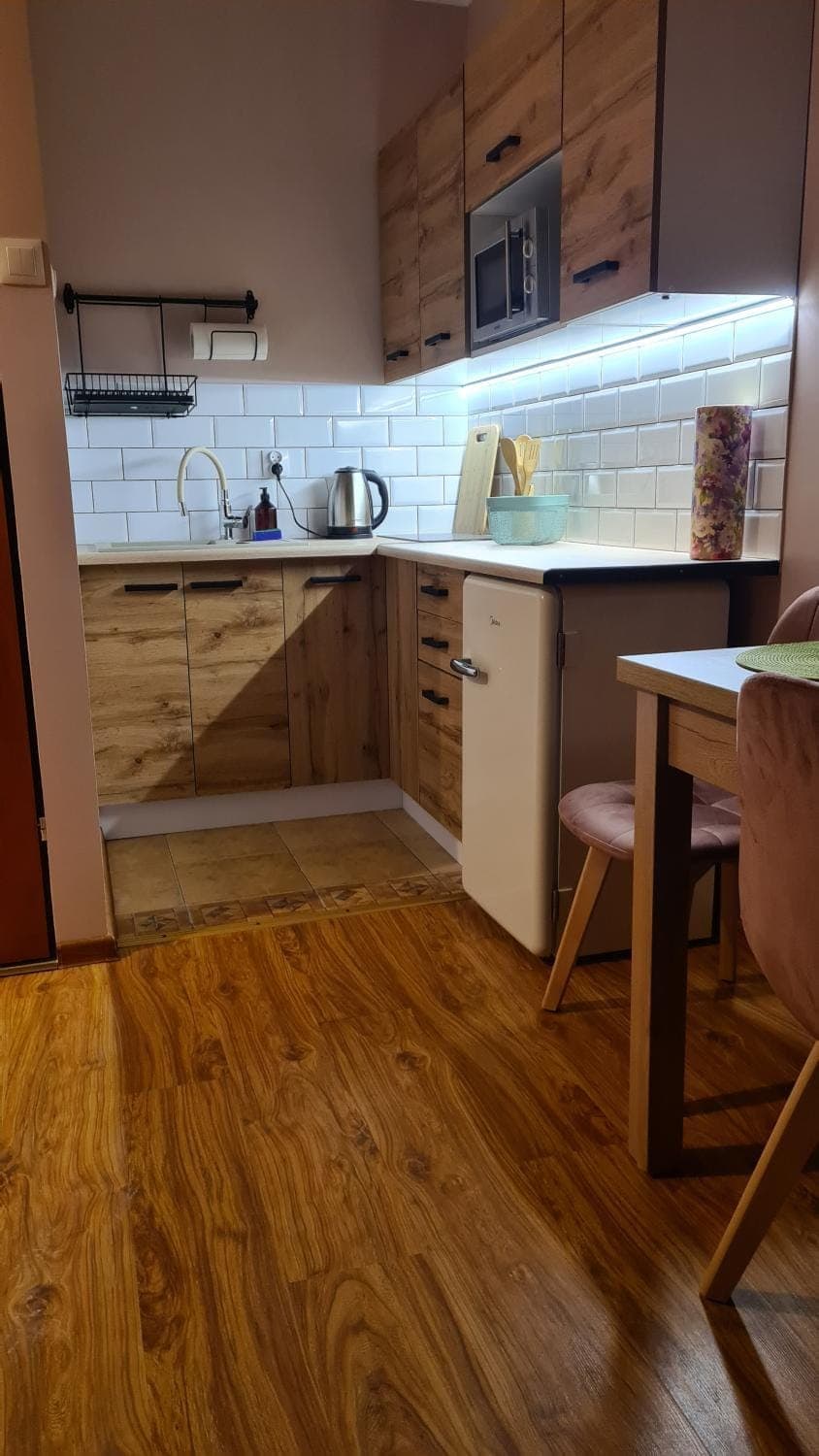 Coffee/tea facilities, Kitchen or kitchenette, stove