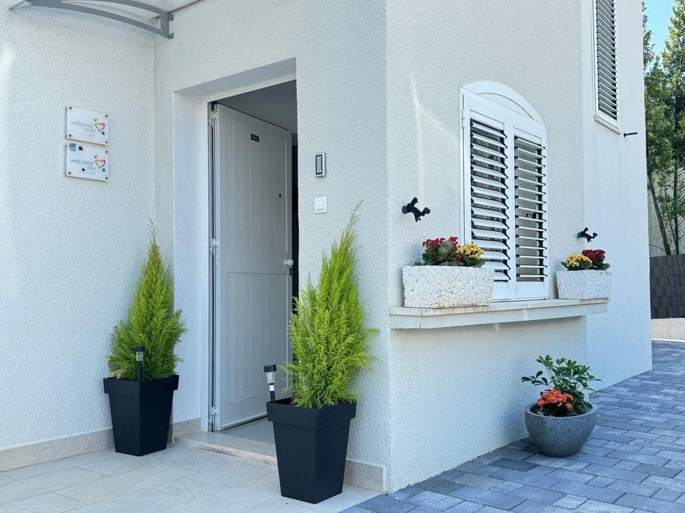 Property building, Facade/entrance