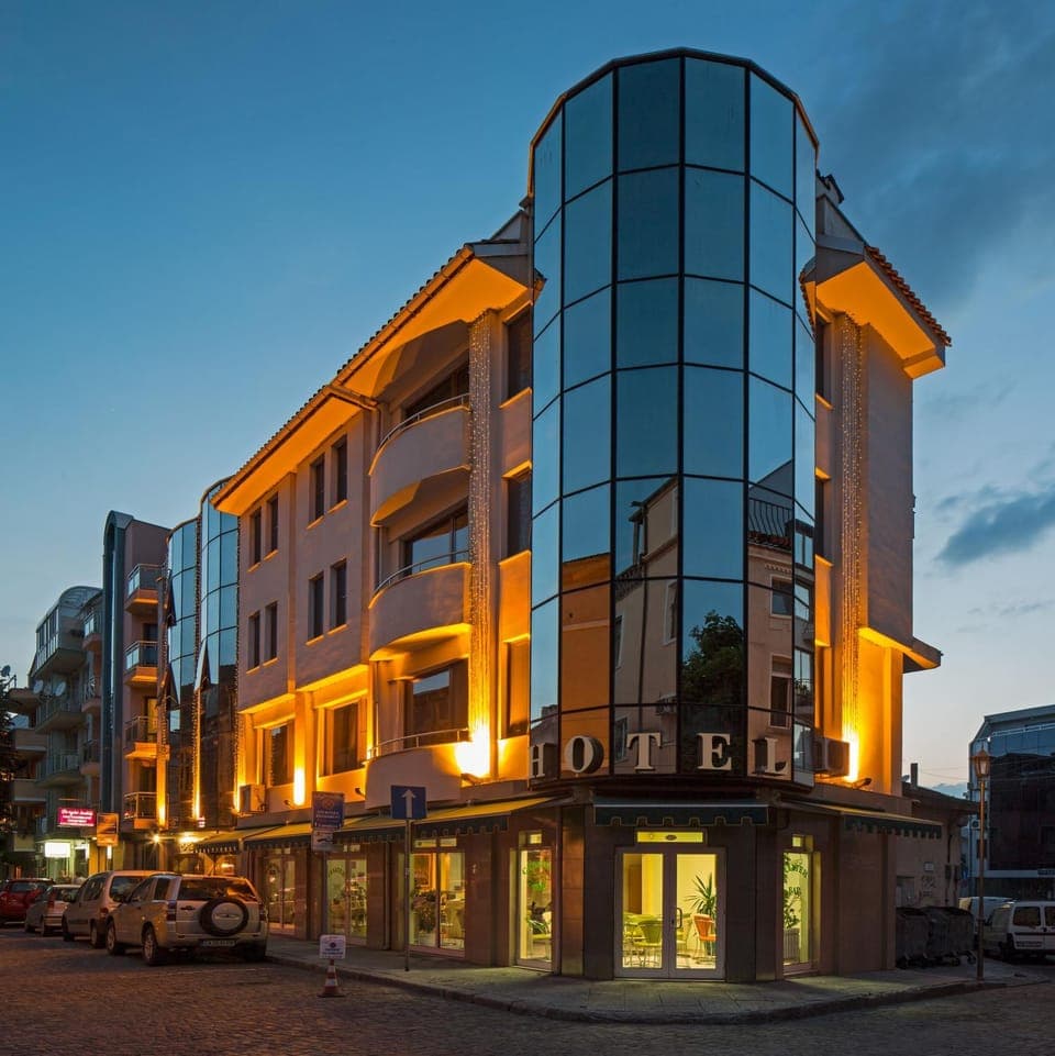 Property building, Facade/entrance, Night, Location, Parking